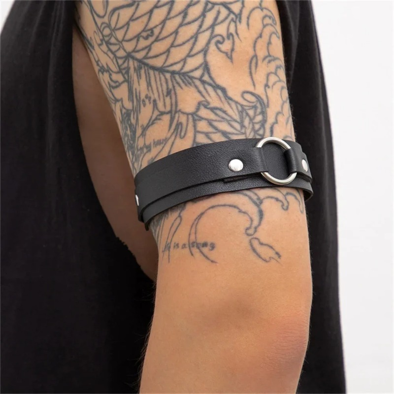 สายรัดแขนหนังสำหรับผู้ชาย, ปลอ - Men Accessories Ring And Bracelet บทวิจารณ์และราคา
